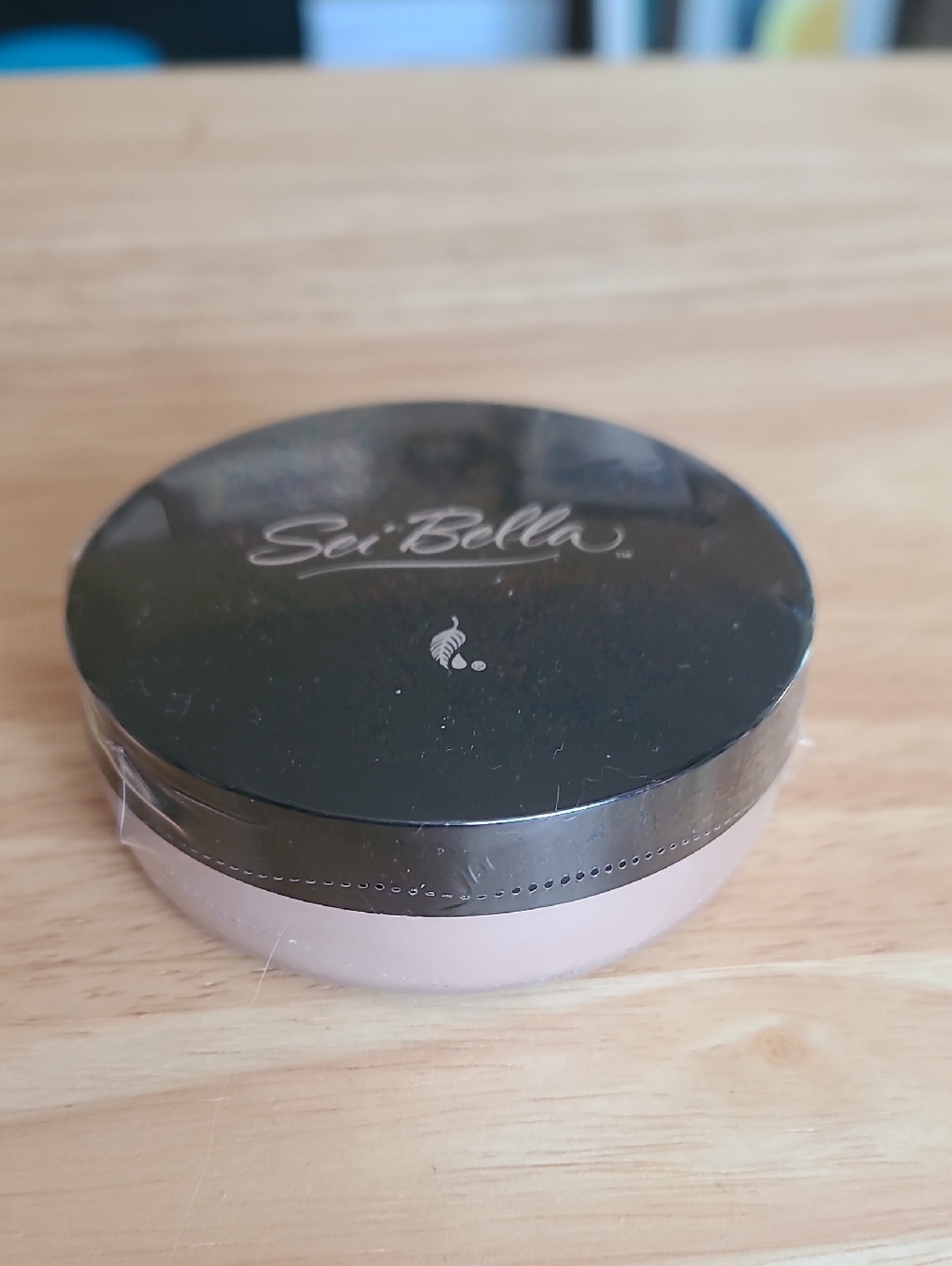 Sei Bella mineral Foundation  Powder-medium Shade